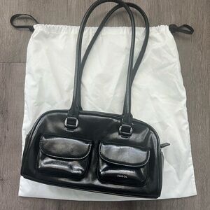 Stand oil chubby bag